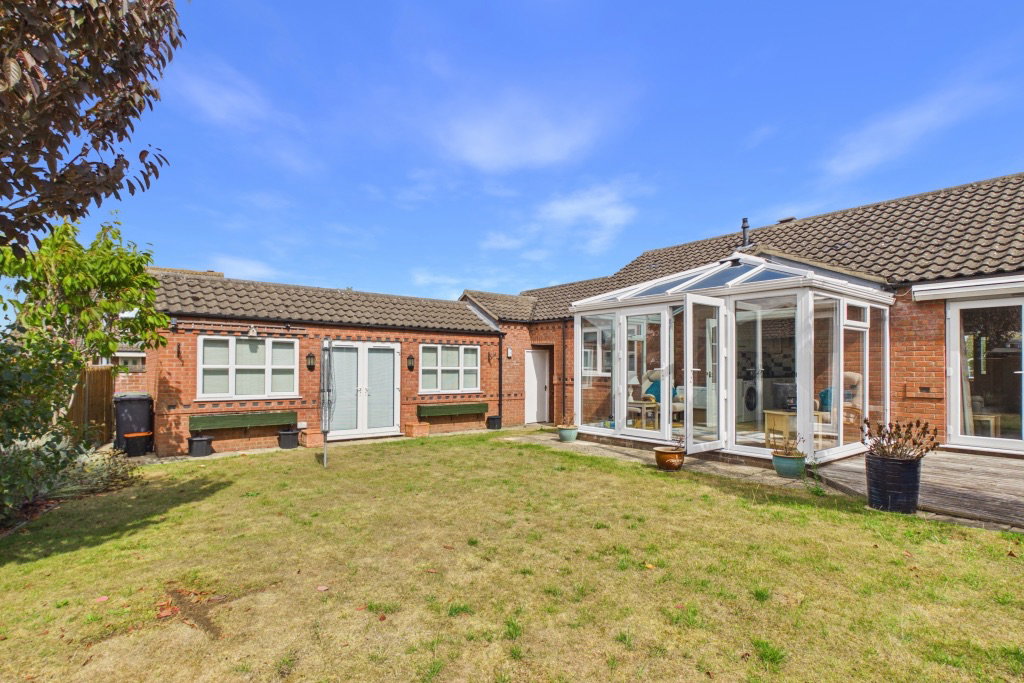 Bungalow for sale in Lincoln, 22 Heath Road, Navenby, Lincoln, LN5 0TT, 989 m²