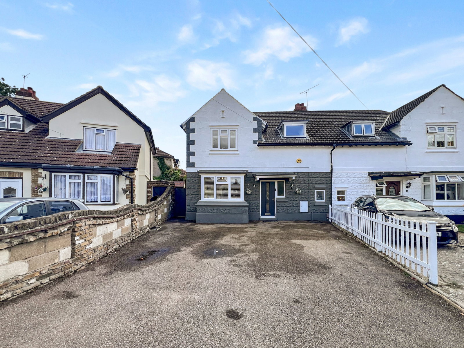 Semi Detached House for sale in Hornchurch, Trustons Gardens, Hornchurch, RM11