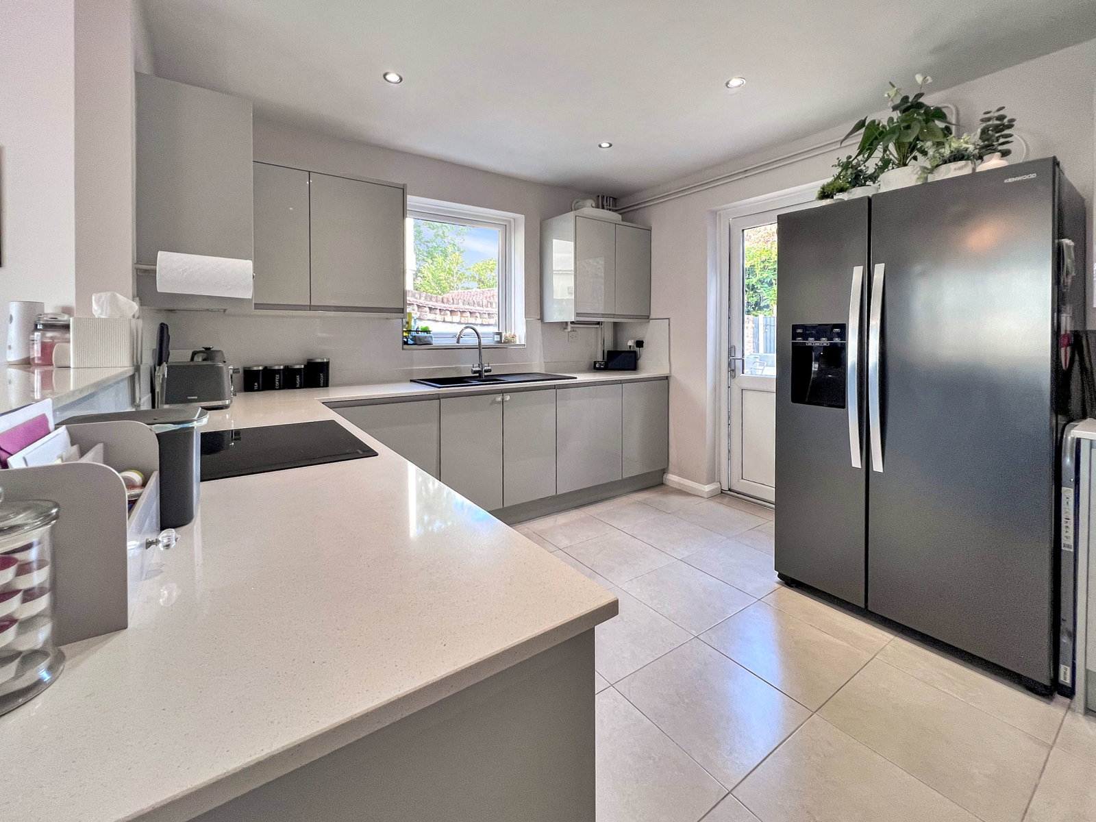 Semi Detached House for sale in Hornchurch, Trustons Gardens, Hornchurch, RM11