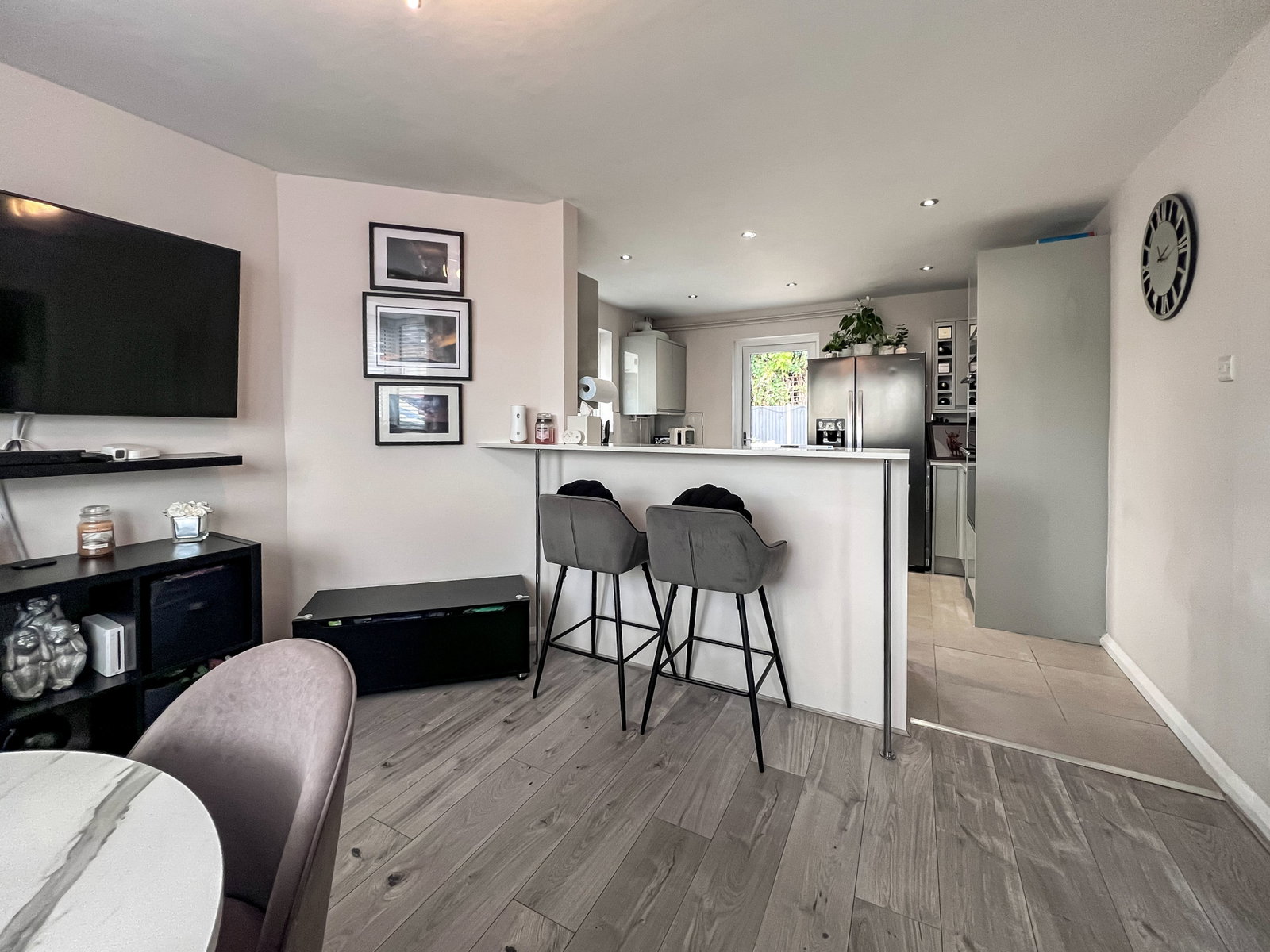 Semi Detached House for sale in Hornchurch, Trustons Gardens, Hornchurch, RM11