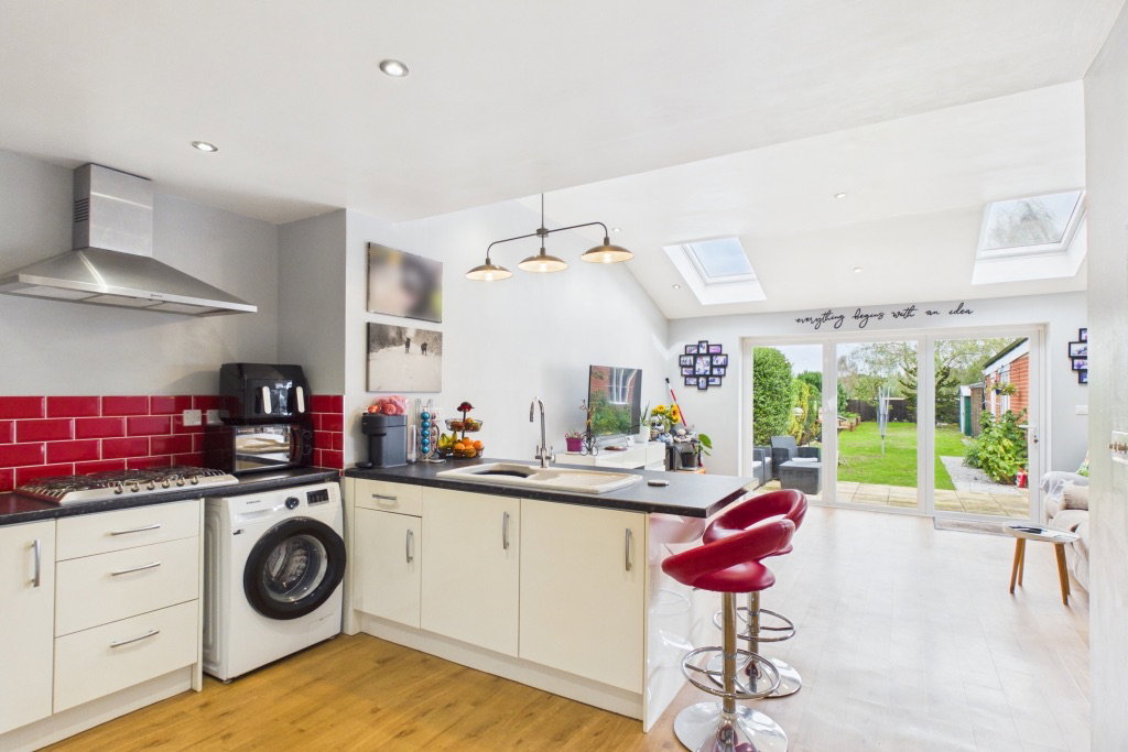 Semi Detached House for sale in Lincoln, 4 Eagle Lane, Thorpe-on-the-Hill, Lincoln, LN6 9BP, 989 m²