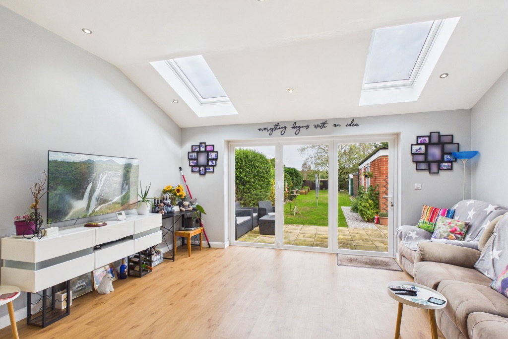 Semi Detached House for sale in Lincoln, 4 Eagle Lane, Thorpe-on-the-Hill, Lincoln, LN6 9BP, 989 m²
