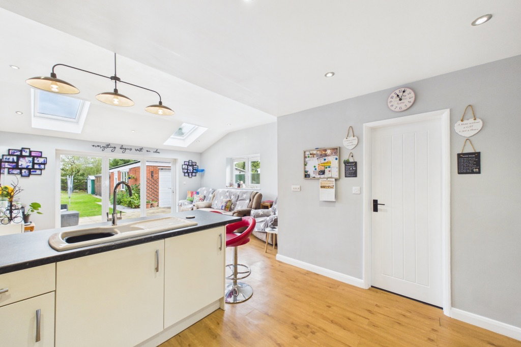 Semi Detached House for sale in Lincoln, 4 Eagle Lane, Thorpe-on-the-Hill, Lincoln, LN6 9BP, 989 m²