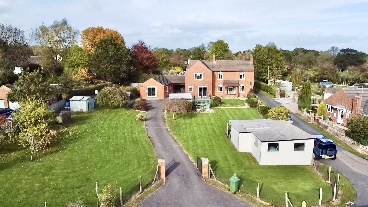 Detached House for sale in Gloucester, Tithe Farm Lane, Birdwood, Gloucester, GL19 3ED, 1987 m²