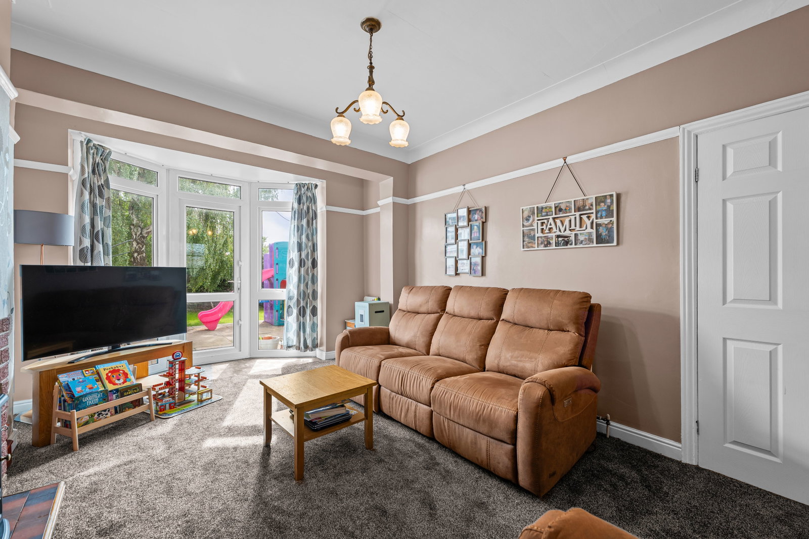Semi Detached House for sale in Barnsley, Dodworth Road, Barnsley, S70 6PF
