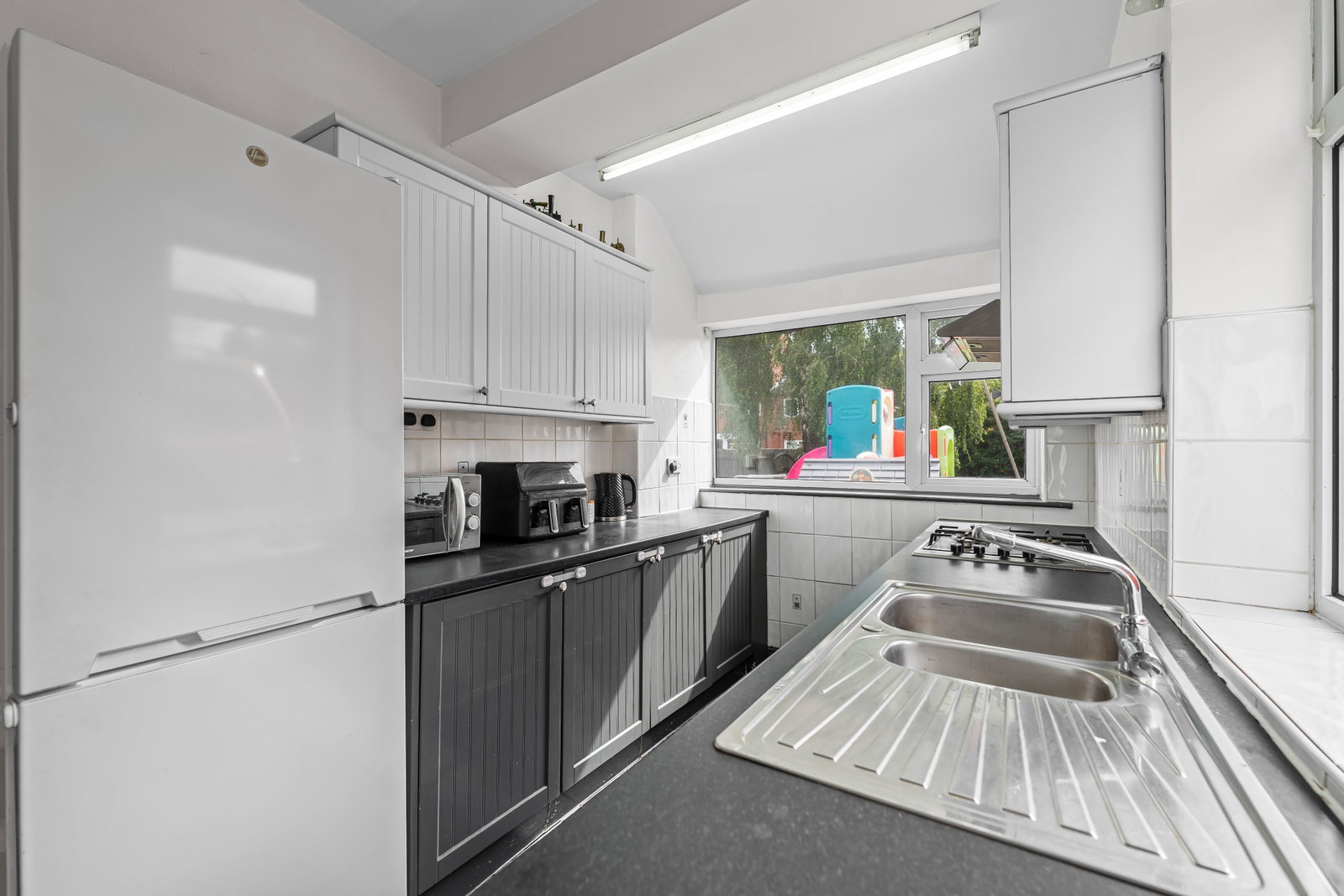 Semi Detached House for sale in Barnsley, Dodworth Road, Barnsley, S70 6PF