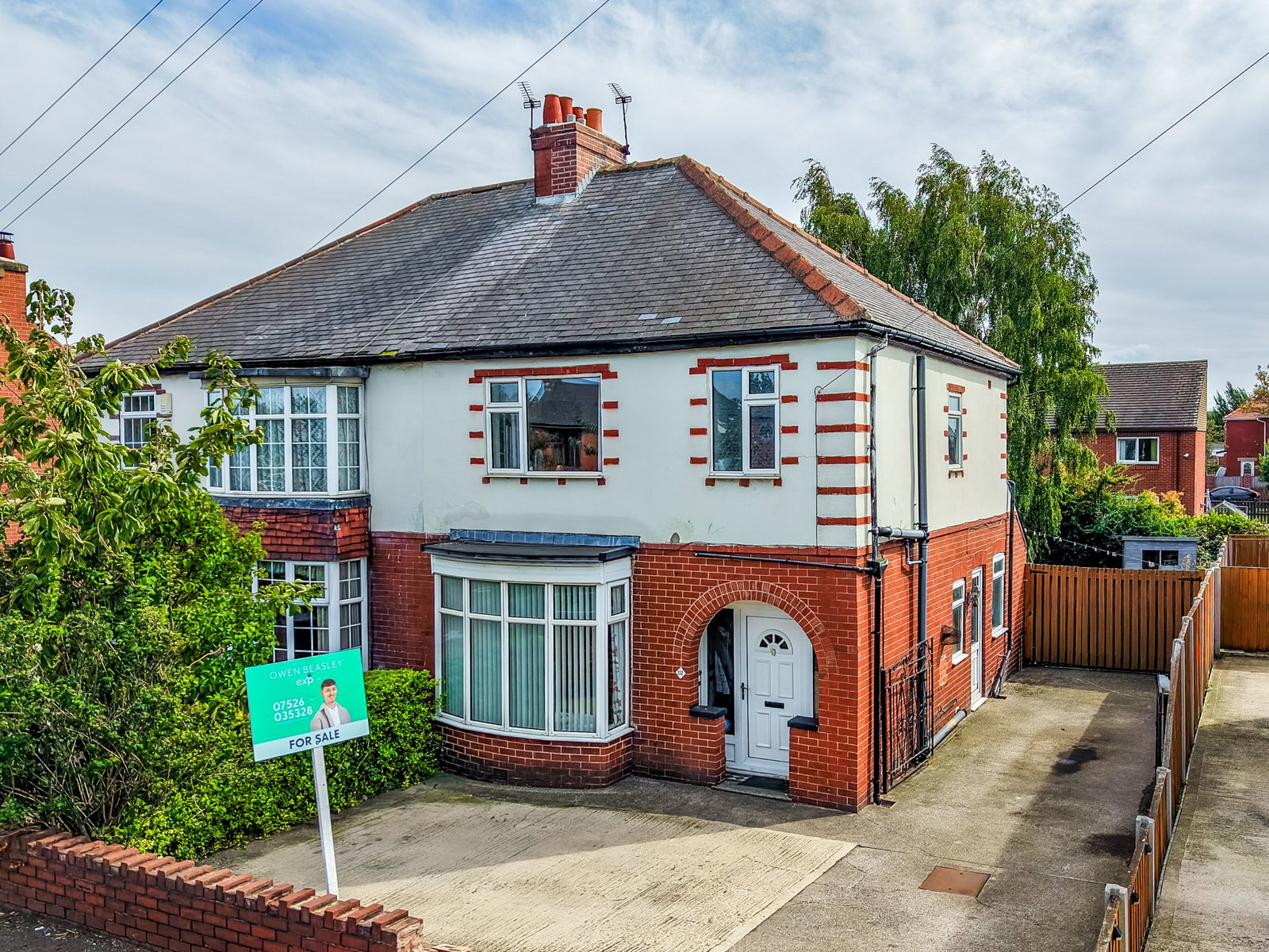 Semi Detached House for sale in Barnsley, Dodworth Road, Barnsley, S70 6PF