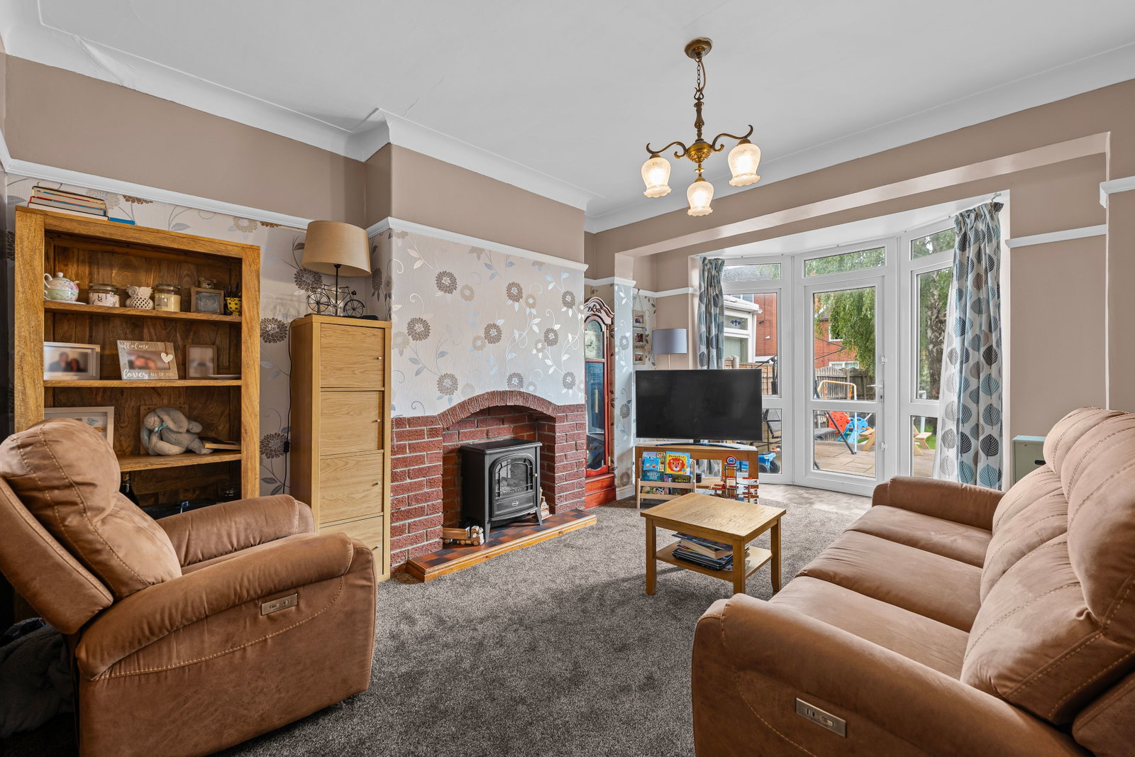 Semi Detached House for sale in Barnsley, Dodworth Road, Barnsley, S70 6PF