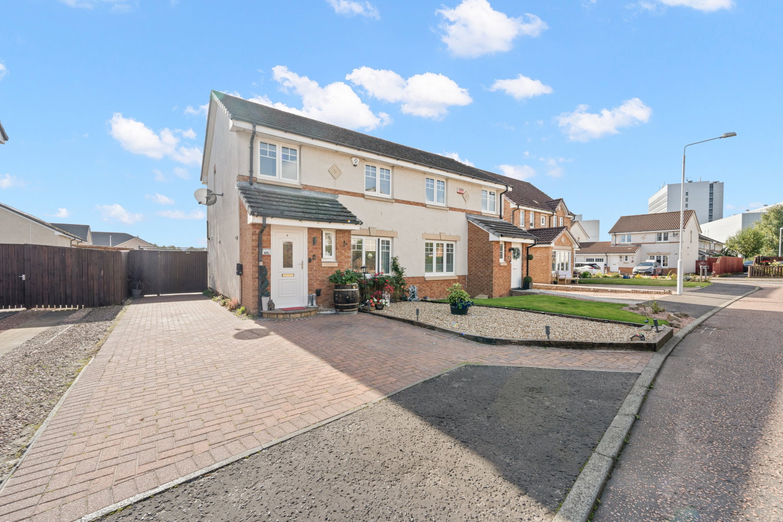 Semi Detached House for sale in Kirkcaldy, Linum Grove, Kirkcaldy, KY1 2HJ