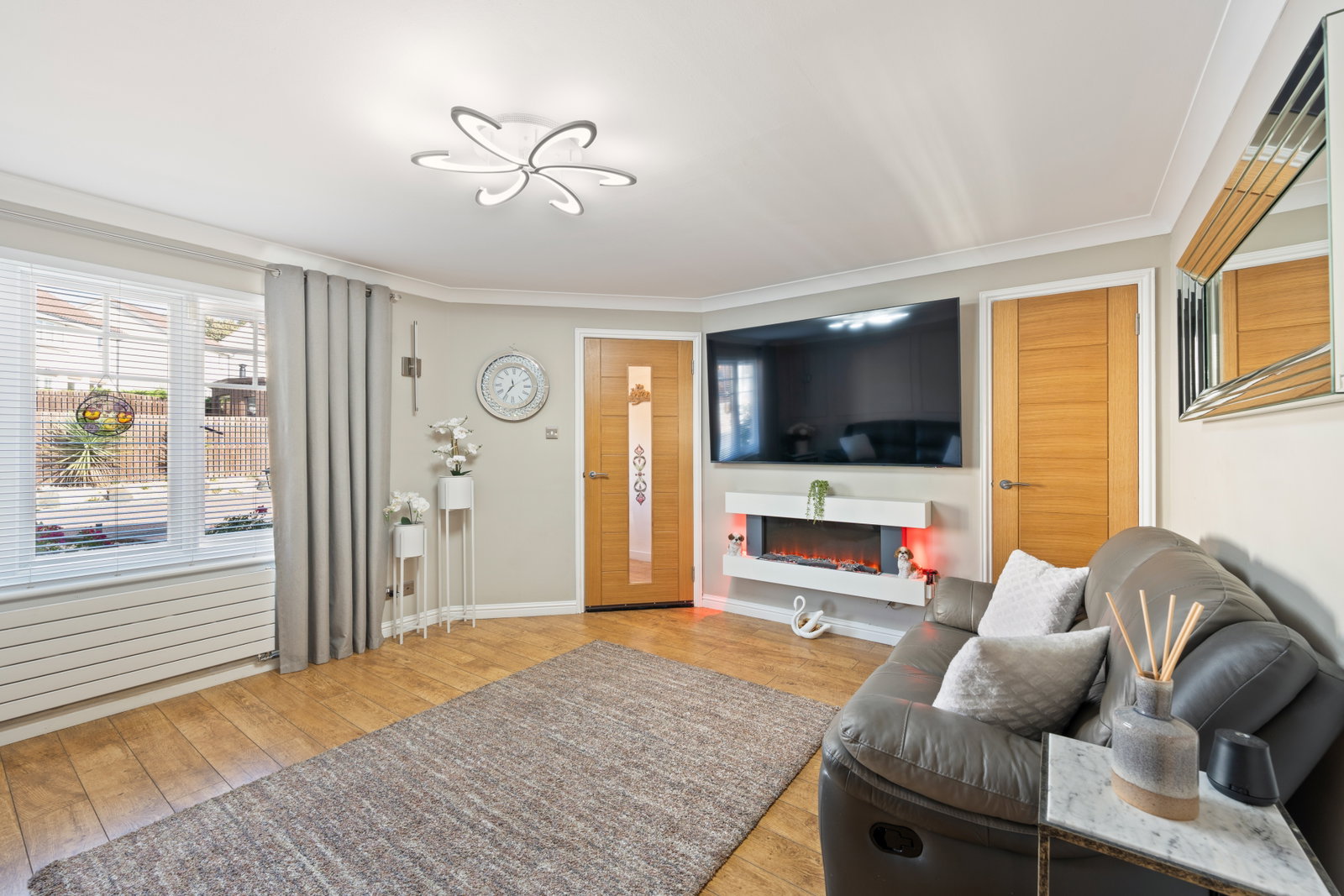 Semi Detached House for sale in Kirkcaldy, Linum Grove, Kirkcaldy, KY1 2HJ