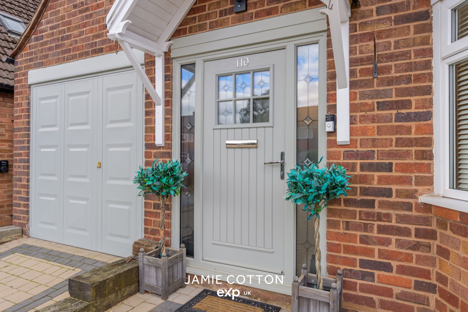 Semi Detached House for sale in Dudley, Dunstall Road, Halesowen, Dudley, B63 1BE, 1500 m²