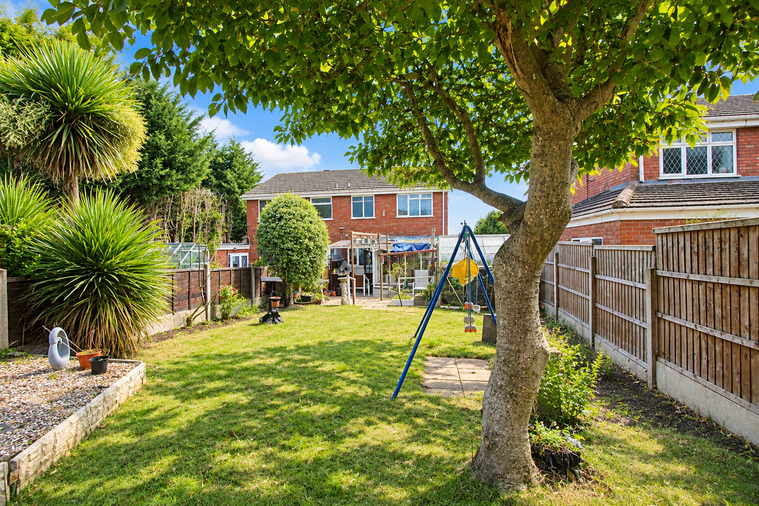 Semi Detached House for sale in Dudley, Oxley Close, Dudley Wood, DY2 0EN