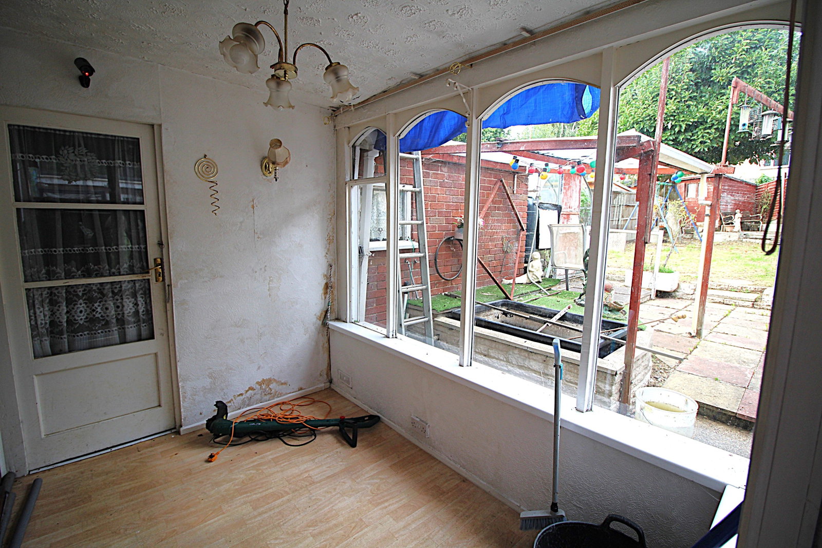 Semi Detached House for sale in Dudley, Oxley Close, Dudley Wood, DY2 0EN