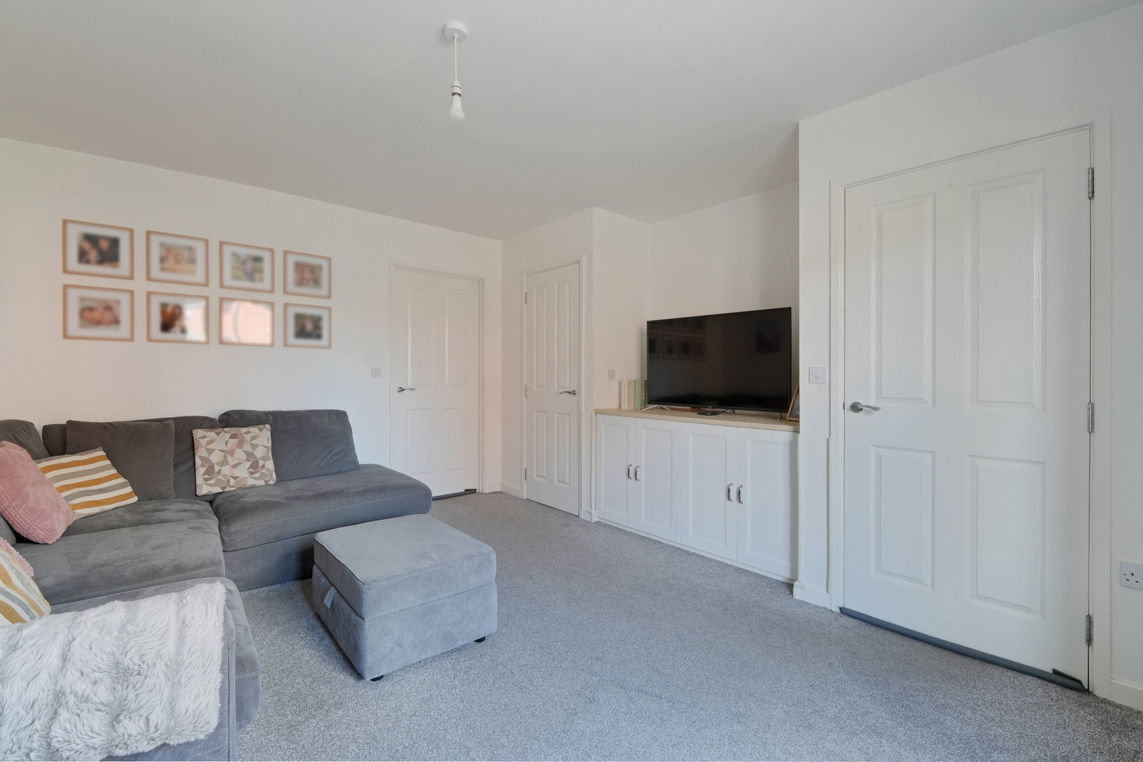 Semi Detached House for sale in Sheffield, Queen Mary Road, S2, 1039 m²