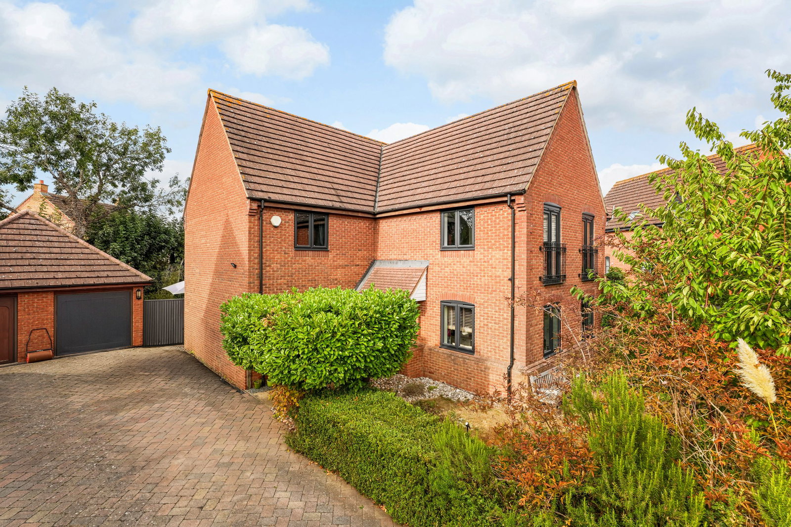 Detached House for sale in Milton Keynes, Ayrton Close, Grange Farm, Milton Keynes, MK8 0PA, 2000 m²