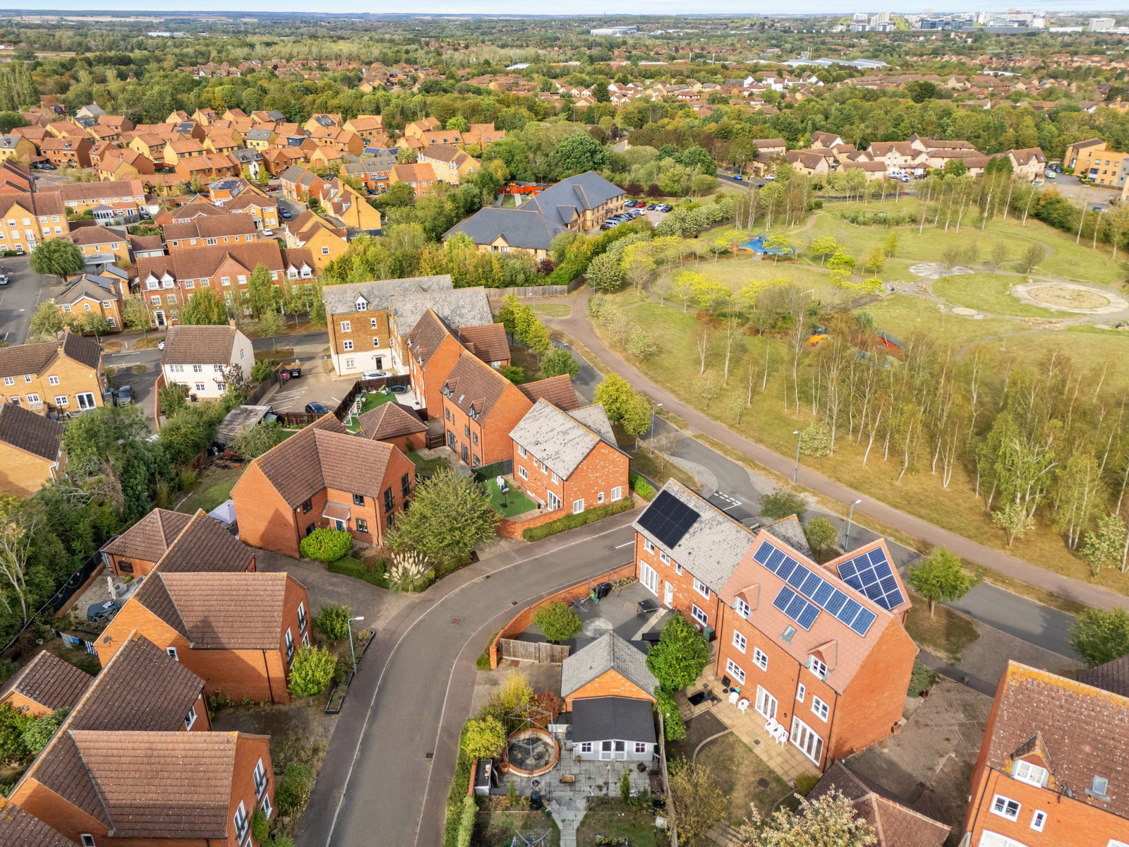 Detached House for sale in Milton Keynes, Ayrton Close, Grange Farm, Milton Keynes, MK8 0PA, 2000 m²