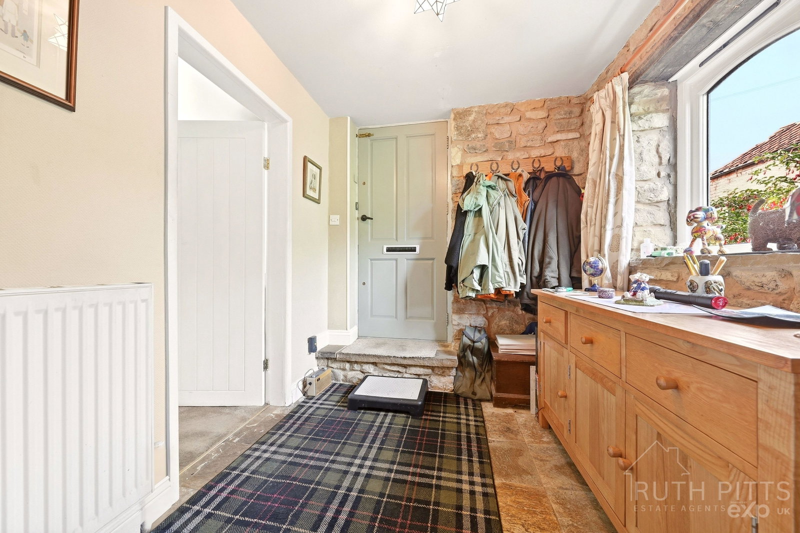 Semi Detached House for sale in Pontefract, Main Street, Kirk Smeaton, WF8