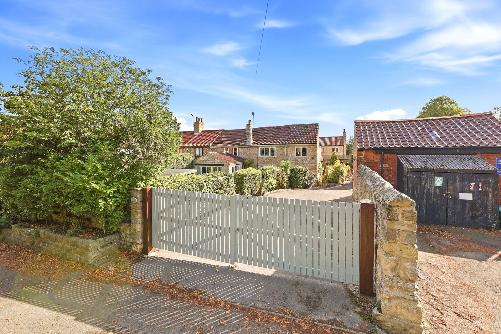 Semi Detached House for sale in Pontefract, Main Street, Kirk Smeaton, WF8