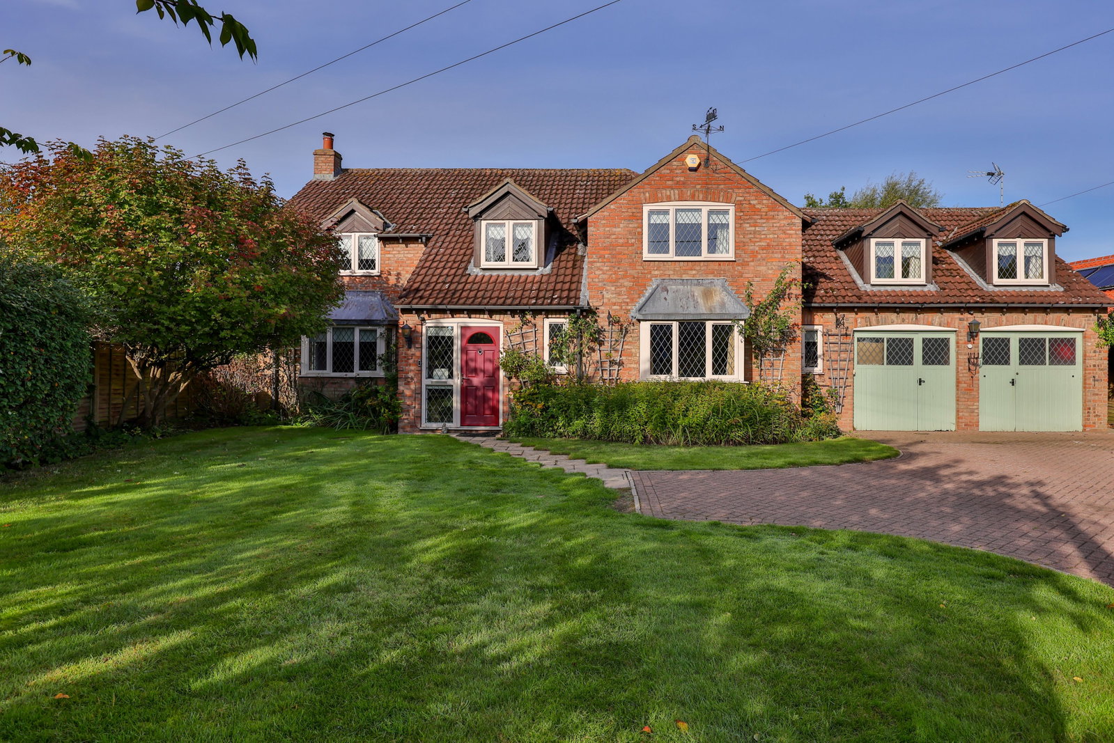 Detached House for sale in York, Riverview House, Sutton upon Derwent, 3075 m²