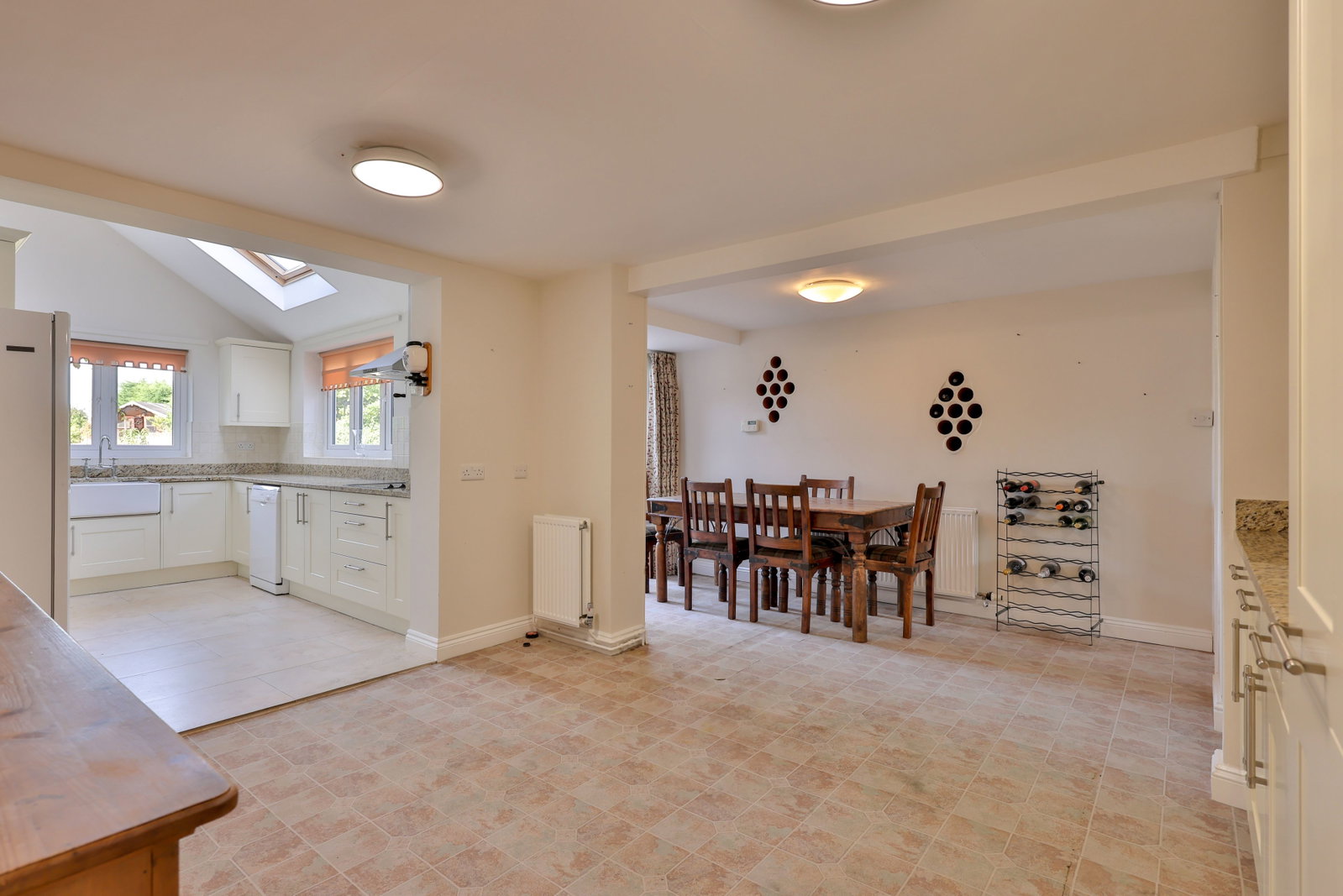 Detached House for sale in York, Riverview House, Sutton upon Derwent, 3075 m²