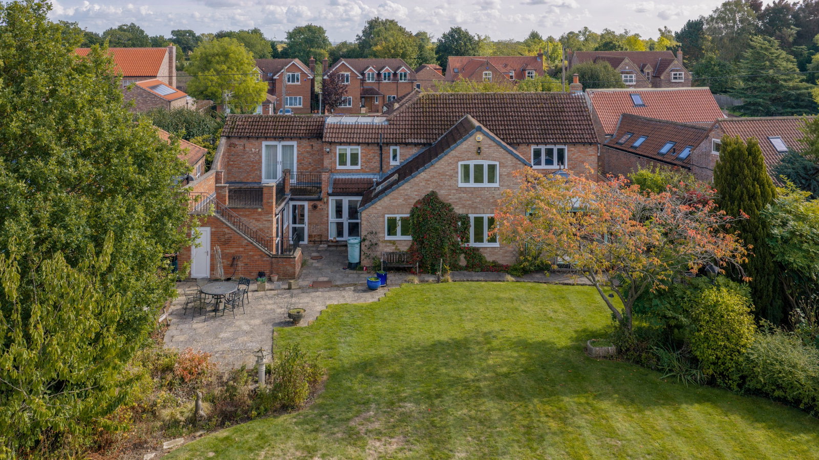 Detached House for sale in York, Riverview House, Sutton upon Derwent, 3075 m²