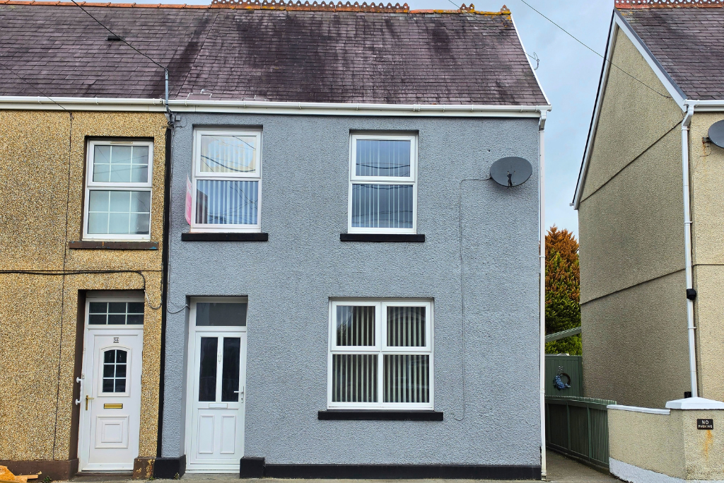 Semi Detached House for sale in Llanelli, 37 Gorsddu Terrace, Penygroes, SA14, 990 m²