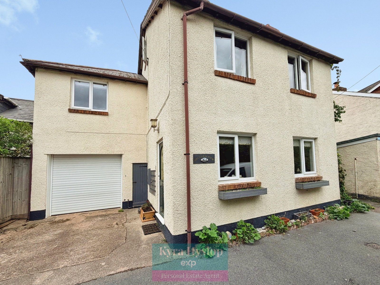 Detached House for sale in Exeter, Orchard View, Broadclyst, EX5 3AB, 1432 m²