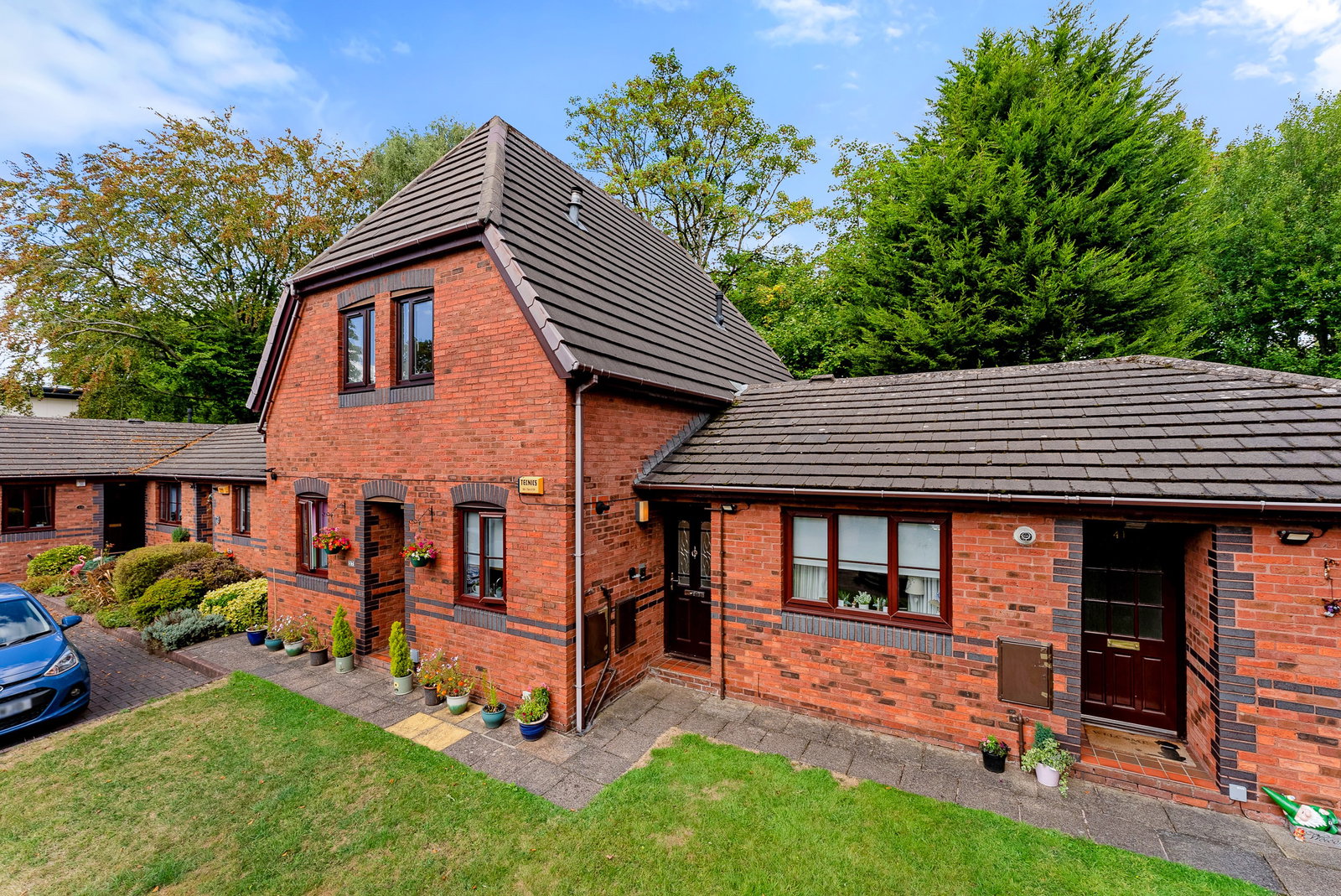 Flat for sale in Manchester, Charlton Avenue, Prestwich, Manchester, M25 0BE