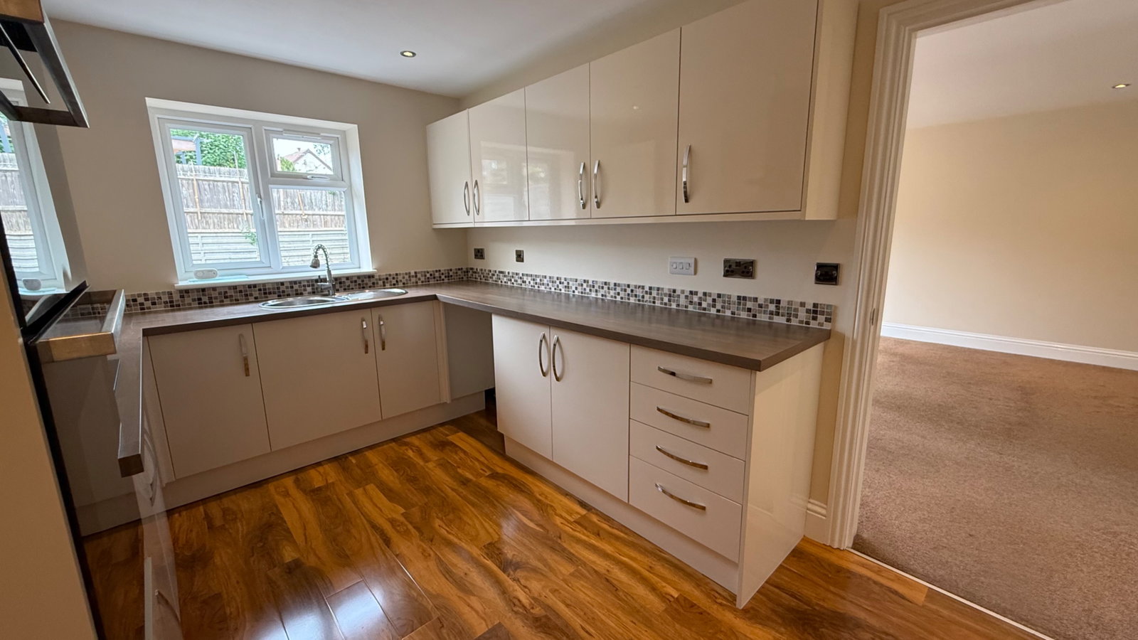 Semi Detached House for sale in Sheerness, Ashtree grove, Cliff Drive, Warden, Sheerness, ME12 4PJ, 815 m²