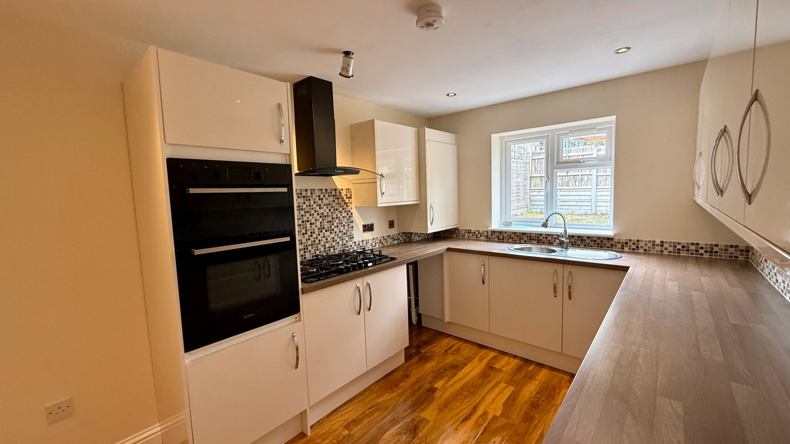 Semi Detached House for sale in Sheerness, Ashtree grove, Cliff Drive, Warden, Sheerness, ME12 4PJ, 815 m²