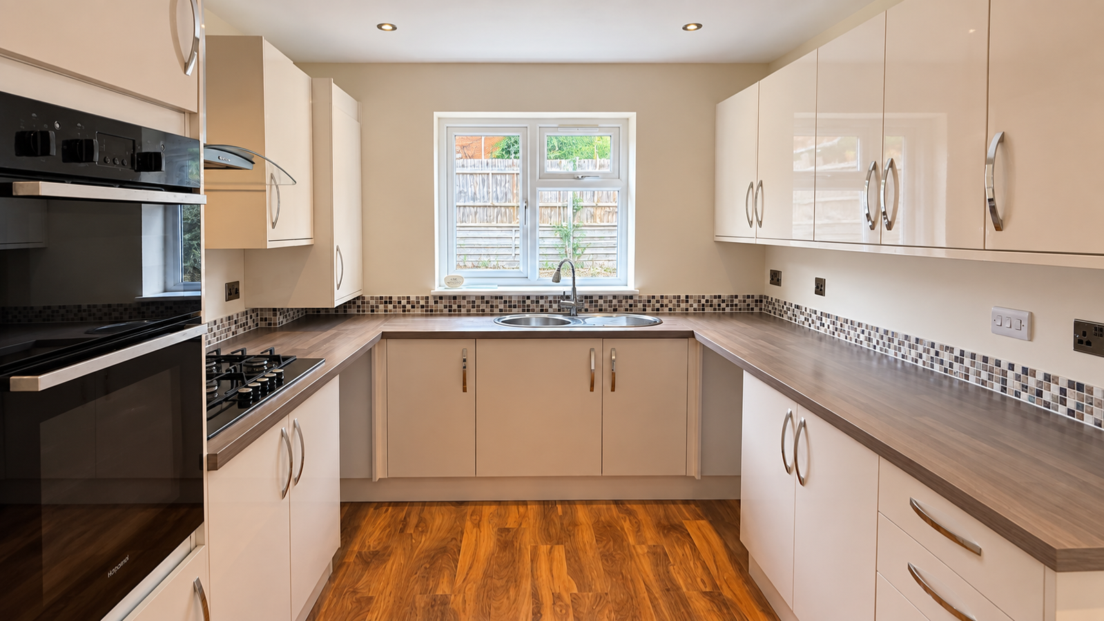 Semi Detached House for sale in Sheerness, Ashtree grove, Cliff Drive, Warden, Sheerness, ME12 4PJ, 815 m²