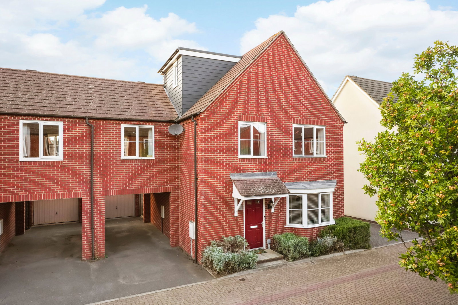 Detached House for sale in Milton Keynes, Churston, Broughton, Milton Keynes, MK10 7BJ