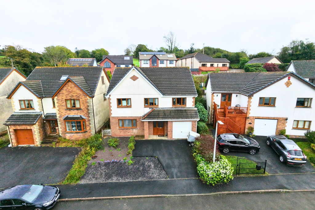 Detached House for sale in Carmarthen, Frongoch, Croesyceiliog, Carmarthen, 2088 m²