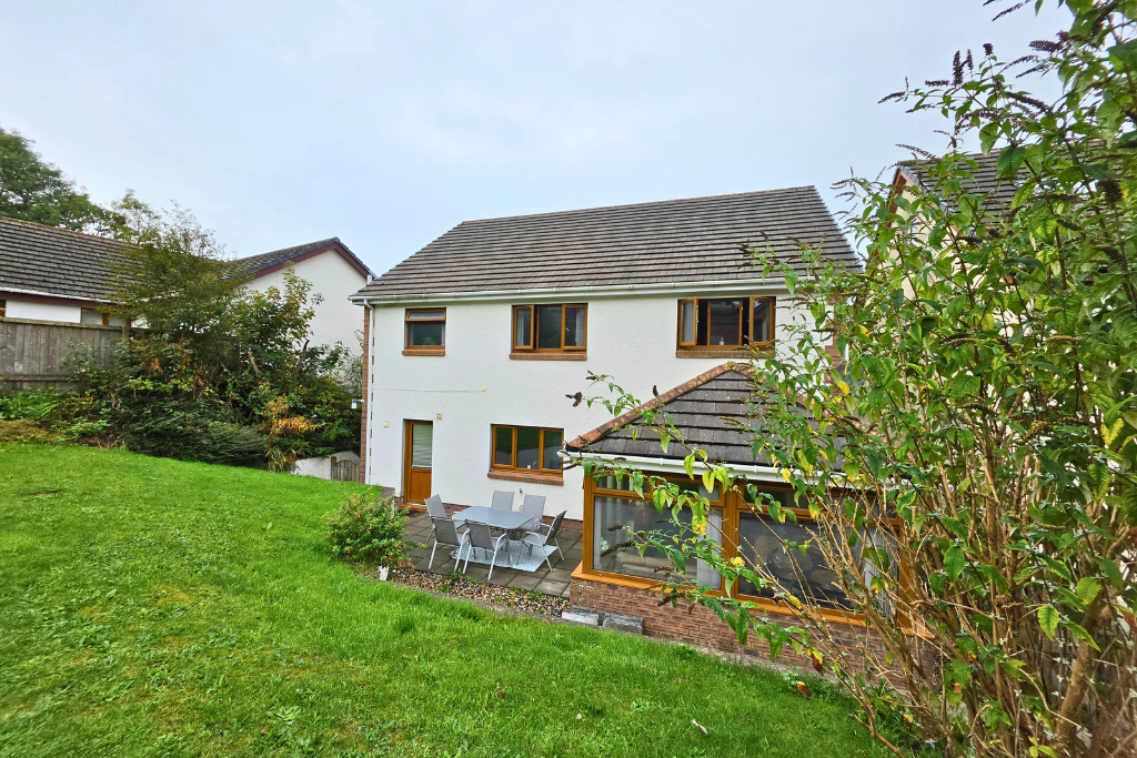 Detached House for sale in Carmarthen, Frongoch, Croesyceiliog, Carmarthen, 2088 m²