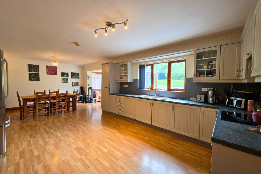 Detached House for sale in Carmarthen, Frongoch, Croesyceiliog, Carmarthen, 2088 m²