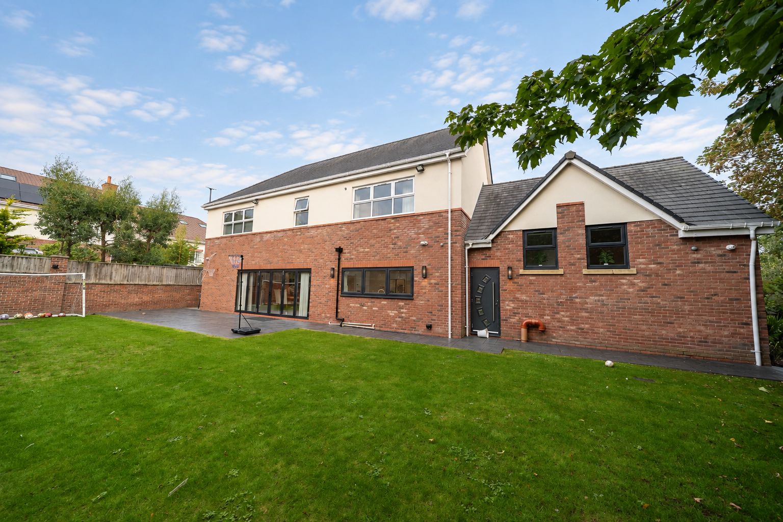 Detached House for sale in Southport, Dunes Close, Ainsdale, Southport, PR8 2FF, 4422 m²