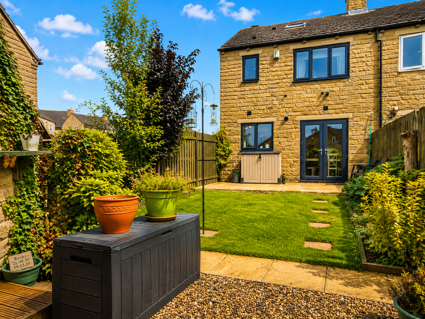 Semi Detached House for sale in Bradford, Sharket Head Close, Queensbury, Bradford, BD13 1PD