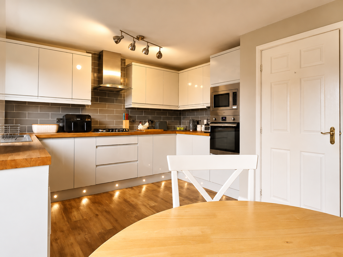 Semi Detached House for sale in Bradford, Sharket Head Close, Queensbury, Bradford, BD13 1PD