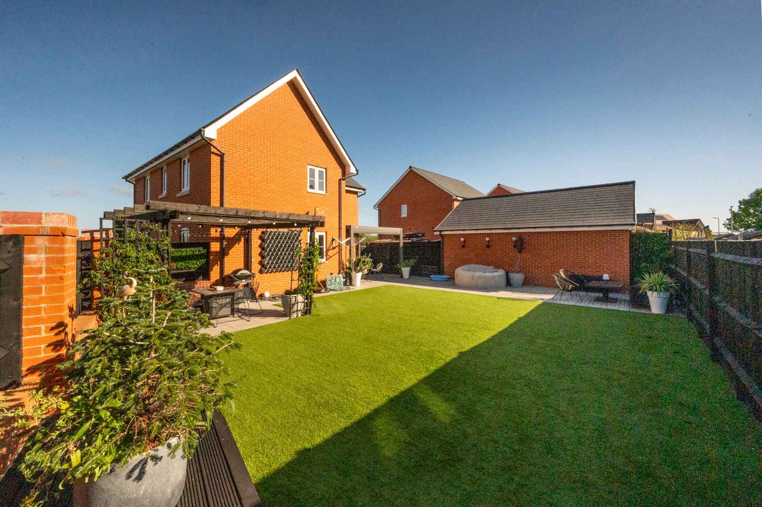 Detached House for sale in Harlow, Wren Street, Harlow, Essex, CM17 0SU, 1199 m²