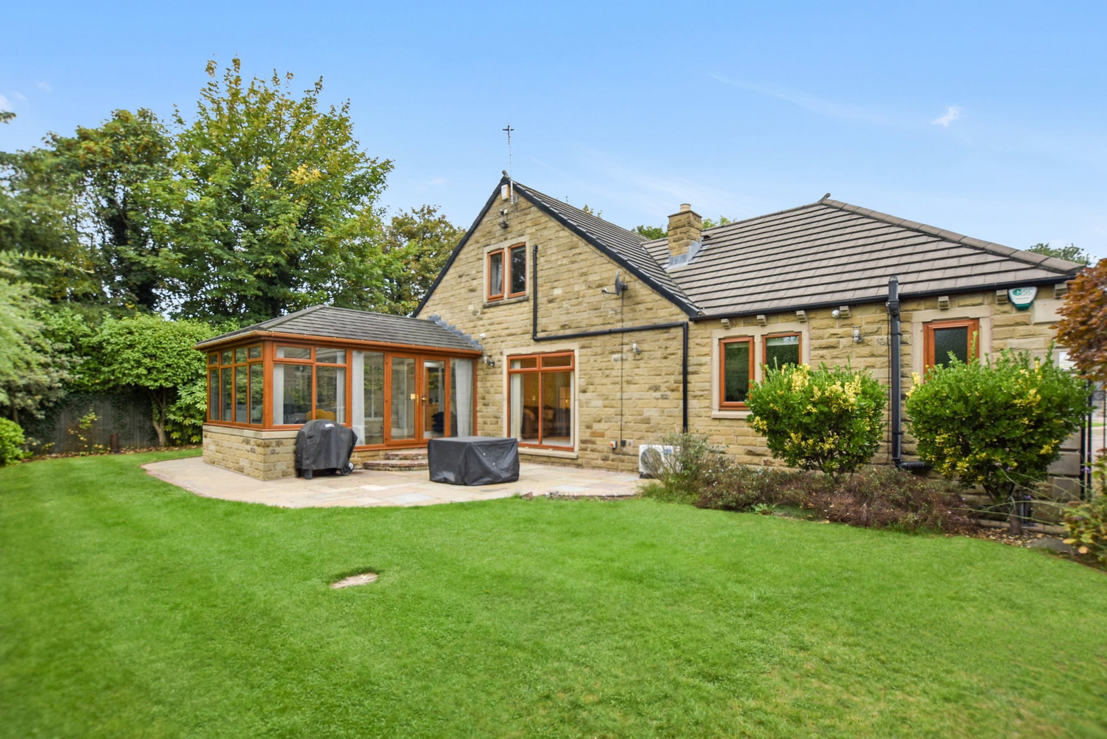 Detached House for sale in Wakefield, Hawthorne House, Church Croft, LOFTHOUSE, Wakefield, WF3, 2454 m²