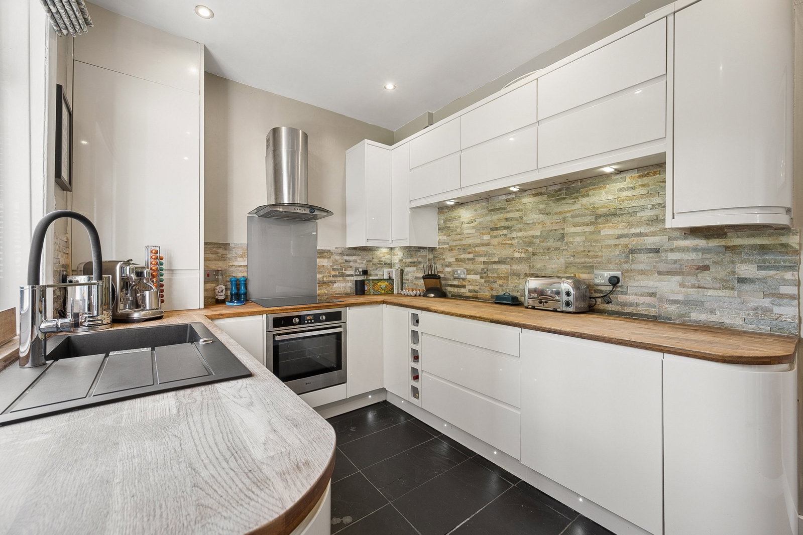 Terraced House for sale in Stockport, Albert Road, Stockport, SK4 4EQ, 1639 m²
