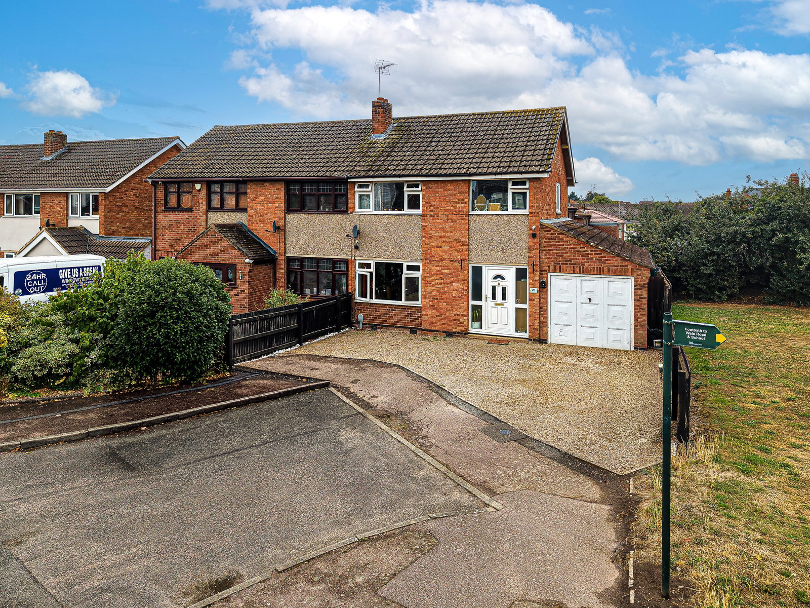 Semi Detached House for sale in Leicester, Broadbent Close, Whetstone, Leicester, LE8 6NN, 1011 m²