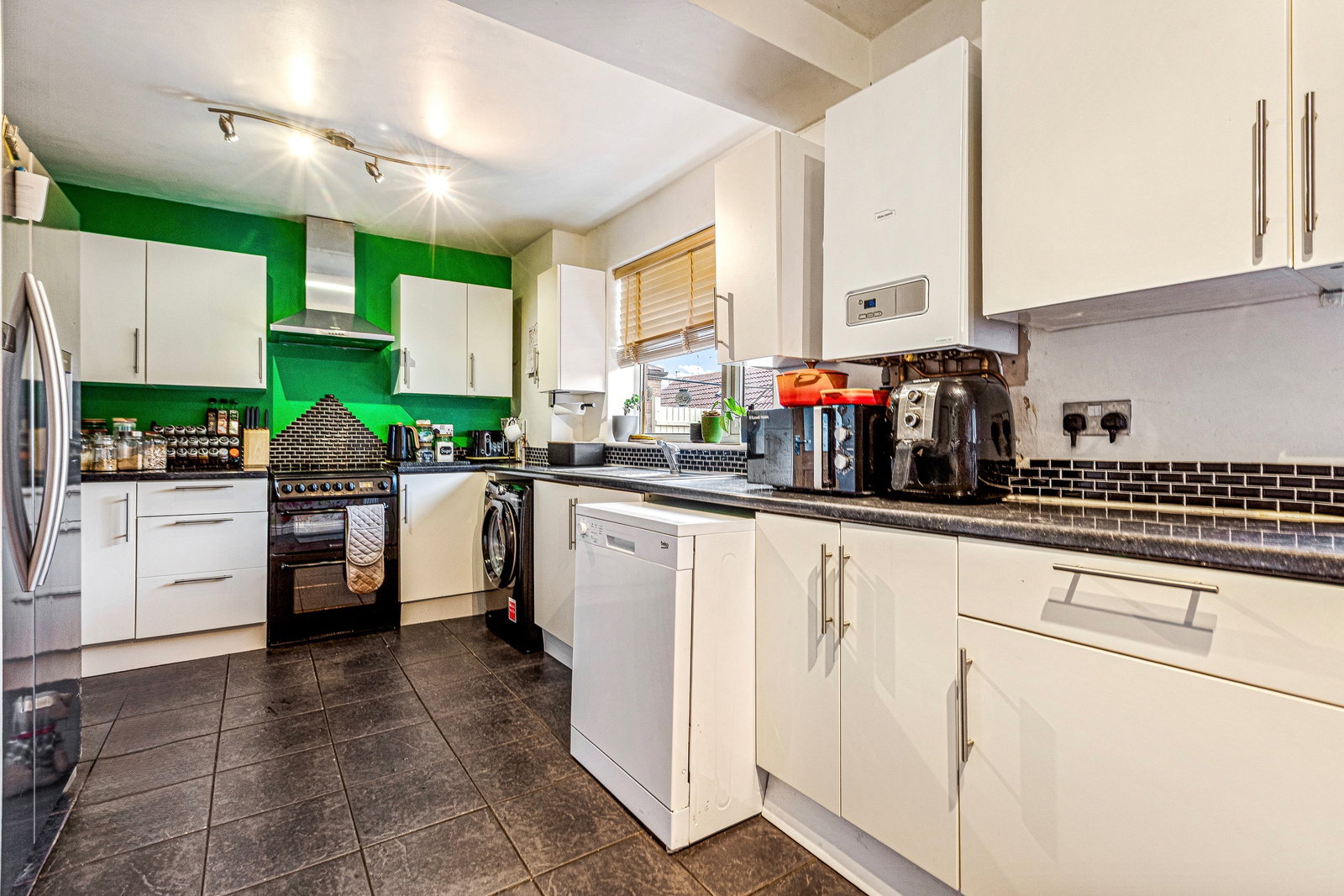 Semi Detached House for sale in Leicester, Broadbent Close, Whetstone, Leicester, LE8 6NN, 1011 m²