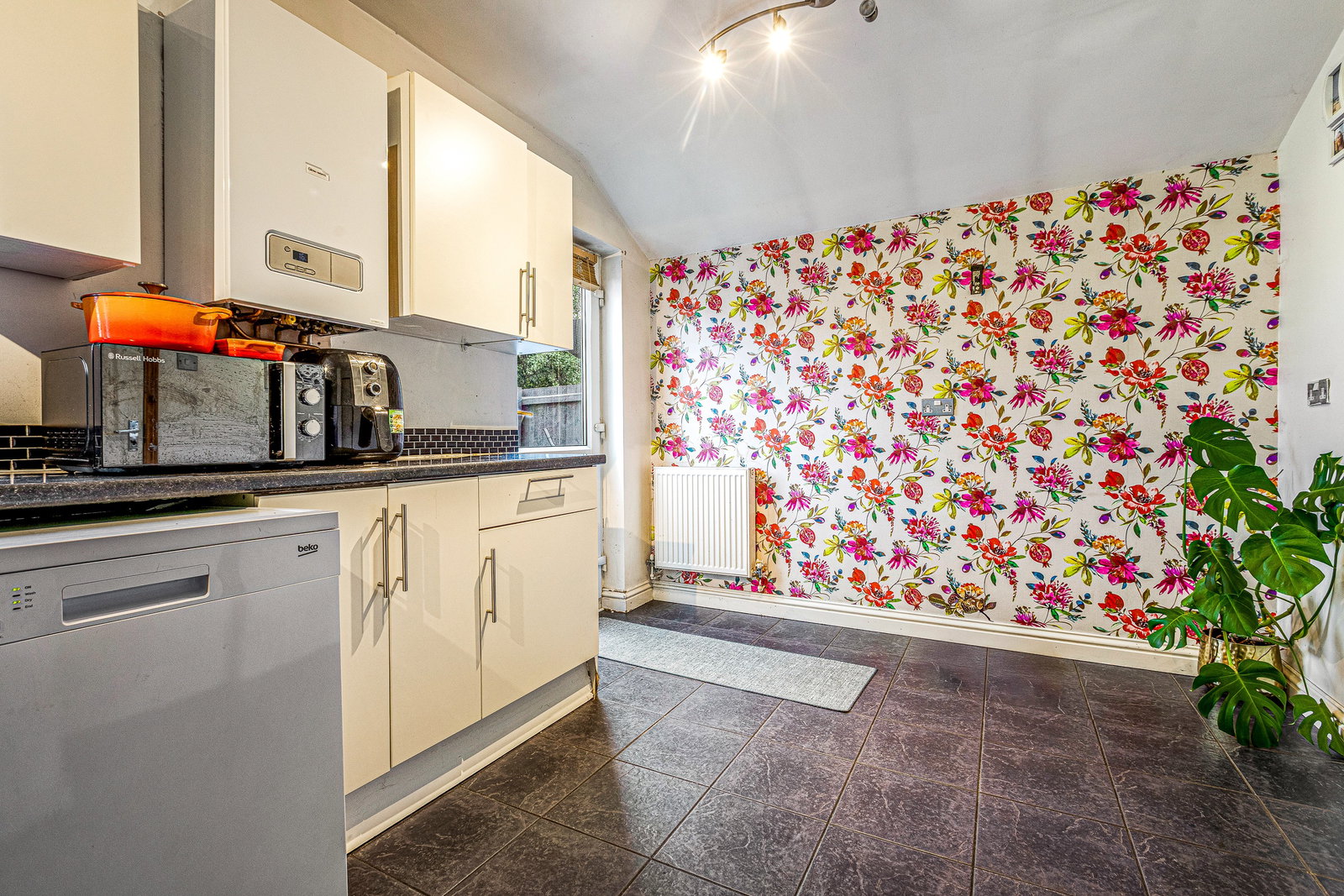 Semi Detached House for sale in Leicester, Broadbent Close, Whetstone, Leicester, LE8 6NN, 1011 m²