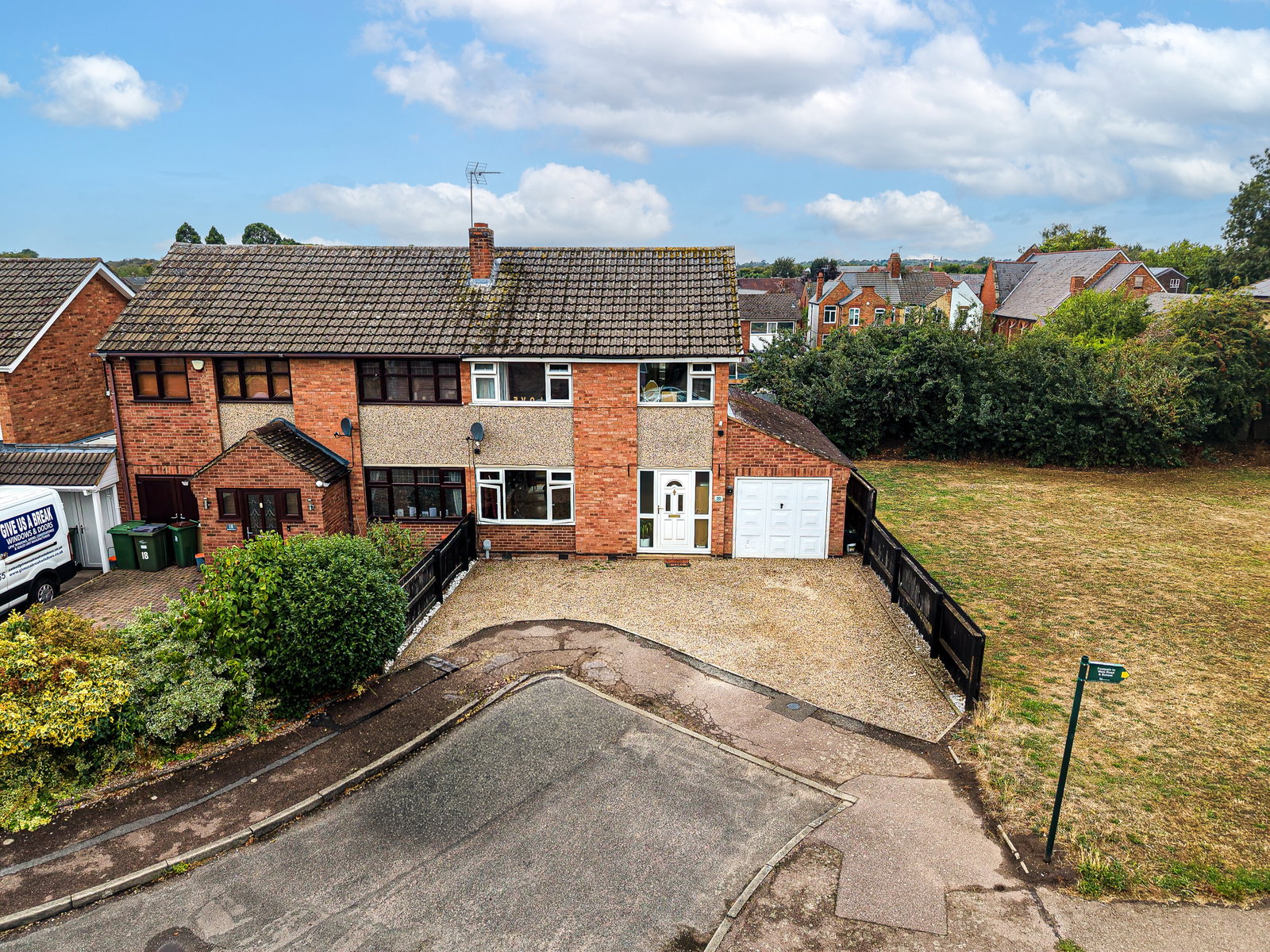 Semi Detached House for sale in Leicester, Broadbent Close, Whetstone, Leicester, LE8 6NN, 1011 m²