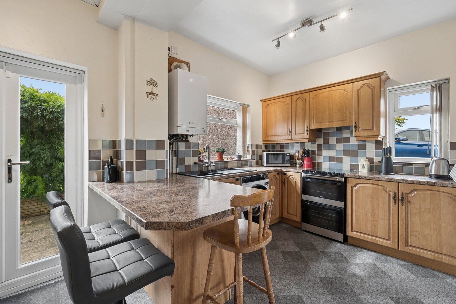 Semi Detached House for sale in Stockport, Reddish Vale Road, Reddish, Stockport, SK5 7HB, 936 m²