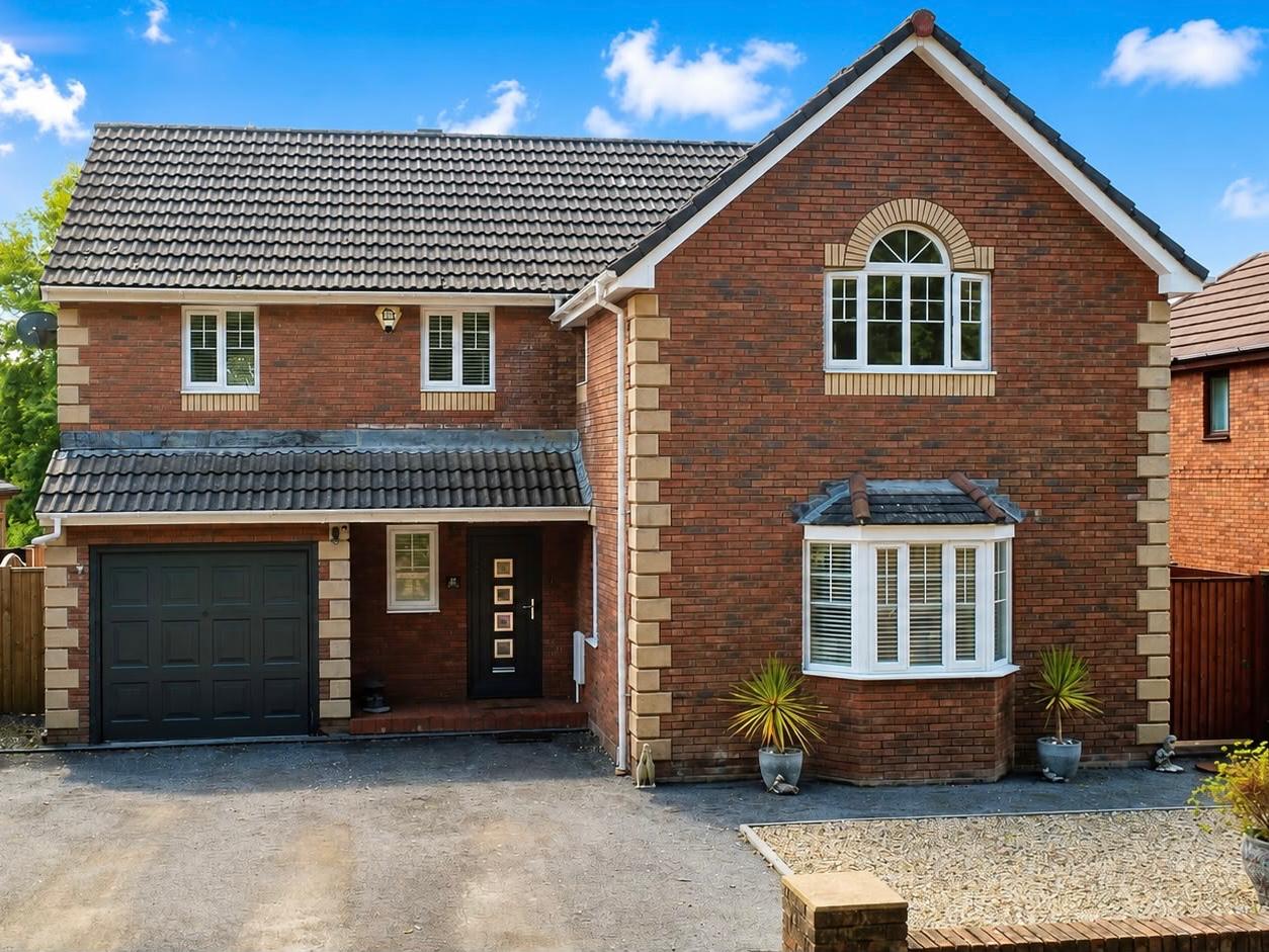 Detached House in Swansea