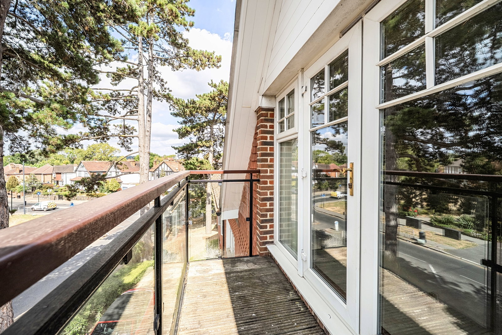 Apartment for sale in Pinner, Marsh Road, Pinner, HA5 5ND, 1149 m²