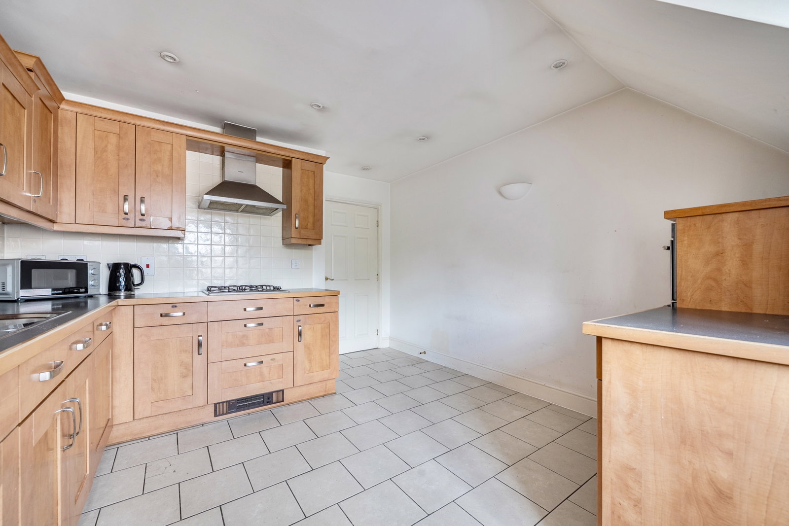 Apartment for sale in Pinner, Marsh Road, Pinner, HA5 5ND, 1149 m²