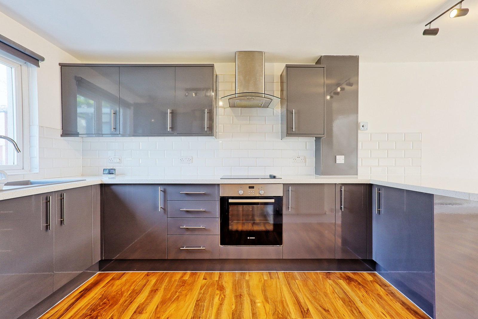 Terraced House for sale in South Ockendon, Celandine Close, South Ockendon, Thurrock, RM15, 833 m²